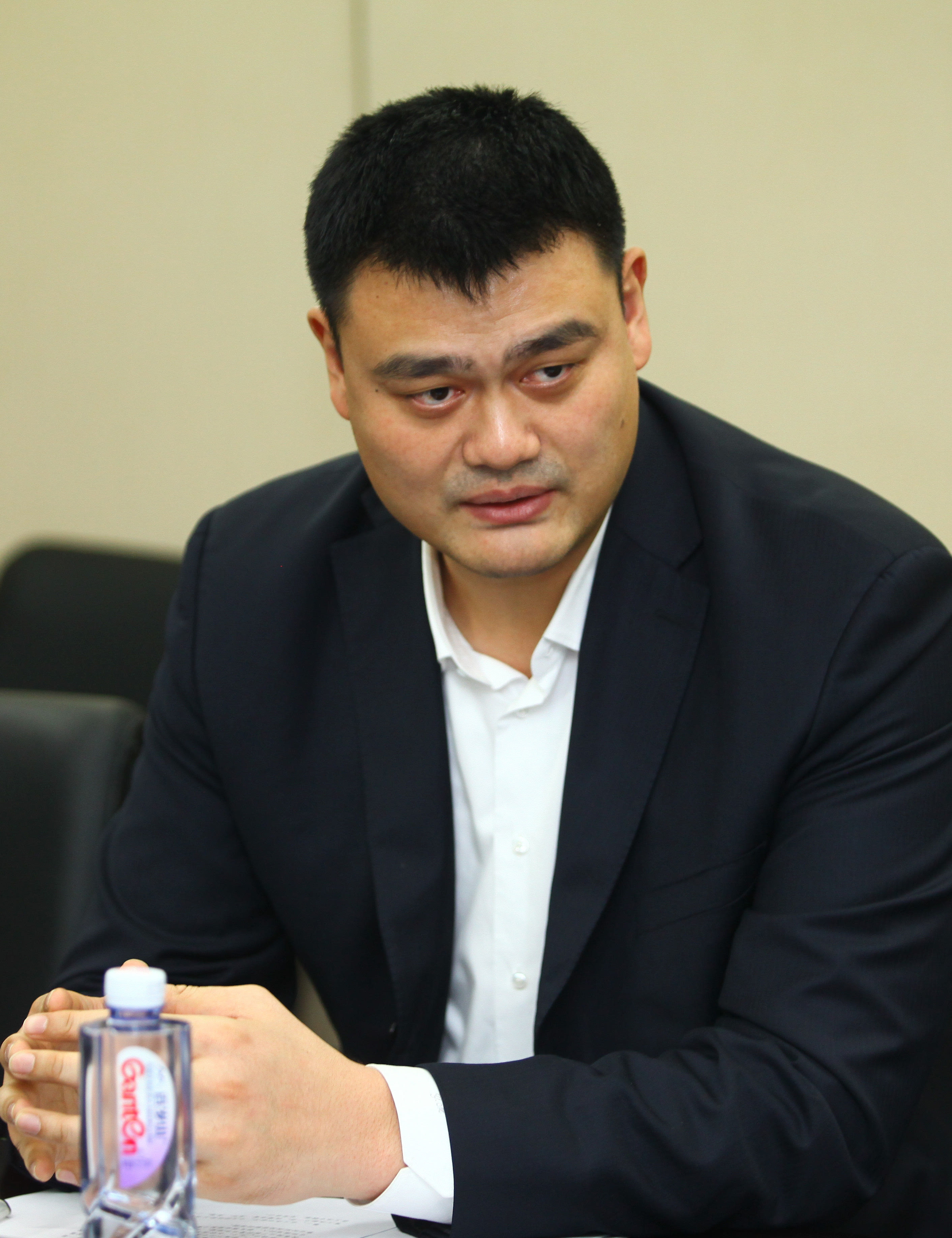 迷感到意外